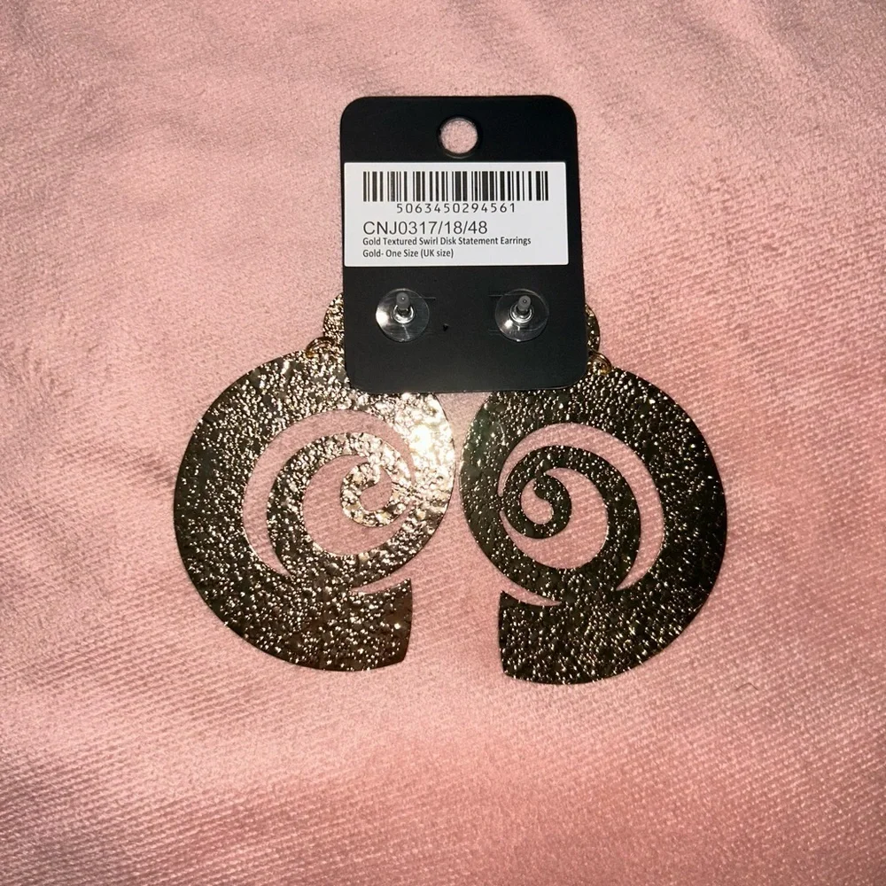 Pretty Little Thing Swirl Disk Earrings